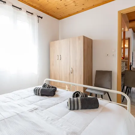 Mermaid * Kondoyenádha